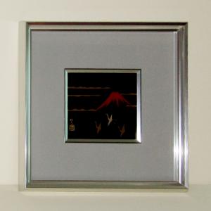 輪島塗 漆額(パネル) -赤富士・飛び鶴の蒔絵仕上げ- [黒色] アルミ枠、梨地