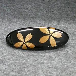 輪島塗 バレッタ 小判形 -桜の蒔絵仕上げ- [内外黒色]