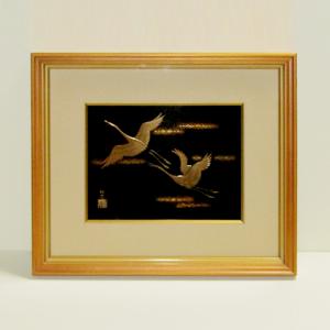 輪島塗 漆額(パネル) -飛び鶴の高蒔絵仕上げ- [黒色] 梨地、切り金入り、木枠