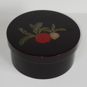 輪島塗 弁当箱 -蕪の蒔絵仕上げ- [内面朱色/外面黒タメ色] 丸形、螺鈿入り