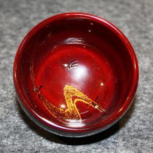 輪島塗 ぐい飲み 丸形 -流水蛍の蒔絵仕上げ- [内外とも朱タメ色] 梨地、螺鈿入り