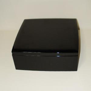輪島塗 弁当箱 (1段)　角形 -無地- [内面朱色/外面黒色] 胴張り式