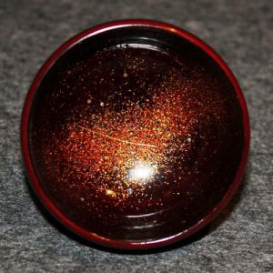 輪島塗 ぐい飲み だるま形 -天の川の蒔絵仕上げ- [内外朱タメ色] 梨地、螺鈿・切り金入り
