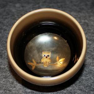 輪島塗 ぐい飲み だるま形 -月に梟の高蒔絵仕上げ- [内外白・黒のグラデーション] 螺鈿入り