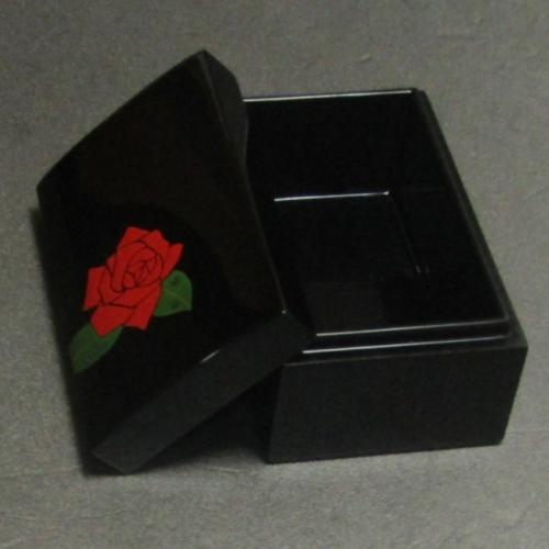 輪島塗 宝石箱 角形 印籠蓋式 -薔薇の高蒔絵仕上げ- [内外面とも黒色] 螺鈿( ラデン )入