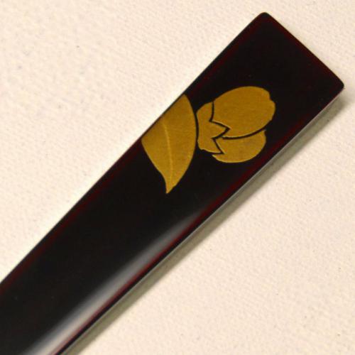 輪島塗 扇子形 かんざし -椿の蒔絵仕上げ- [黒タメ色] 切り金入り