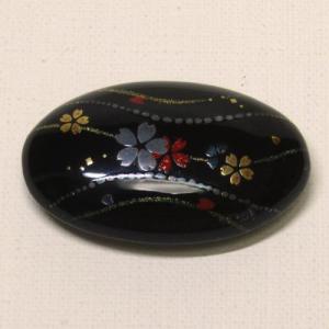 輪島塗 帯留め 小判形 -流水桜の蒔絵仕上げ- [黒色] 梨地、螺鈿入り、切り金入り