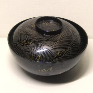 輪島塗 吸物椀 蓋付き -浜千鳥の蒔絵仕上げ (全面)- [内外面とも黒色] 布袋形