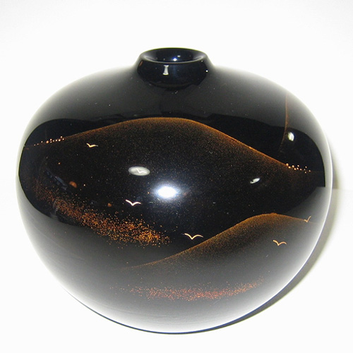 輪島塗 球形花器 -遠山の蒔絵仕上げ- [黒色] 梨地模様