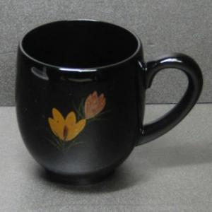 輪島塗 コーヒー・マグカップ -クロッカスの蒔絵仕上げ- [内外面とも黒色] 梨地、螺鈿・切り金入り